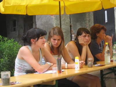 drei Vertreterinnen der Salzmannschule Schnepfental