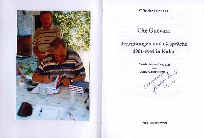 G&uuml;nther Schaaf signiert  sein Buch &uuml;ber CHE