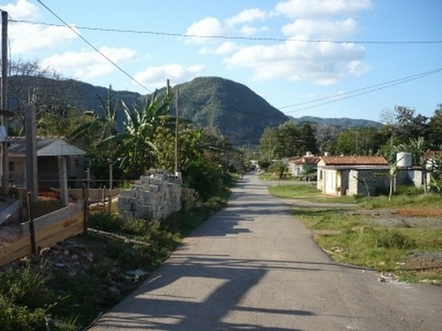 Asphaltierung der Hauptstra&szlig;e